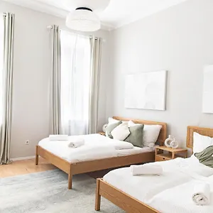 Spacious Apartment, 3 Min To U1 Reumannplatz Wien